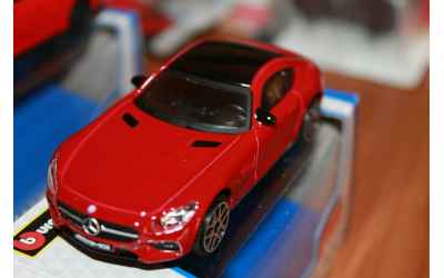 mondomotors BURAGO STREET FIRE 1:43 AUTO DIE CAST METAL - MERCEDES AMG GT ROSSA