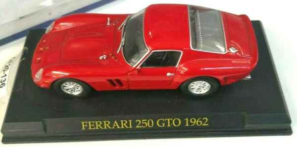 FERRARI 250 GTO 1962 1/43 CON BASETTA