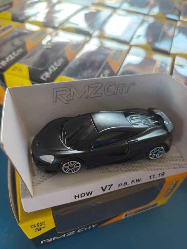 McLaren 600LT black 1/64 RMZ City RMZ City - giocattolo, statico- da collezione-con retrocarica-a frizione McLaren 600LT black 1/64 RMZ City RMZ City - giocattolo, statico- da collezione-con retrocarica-a frizione