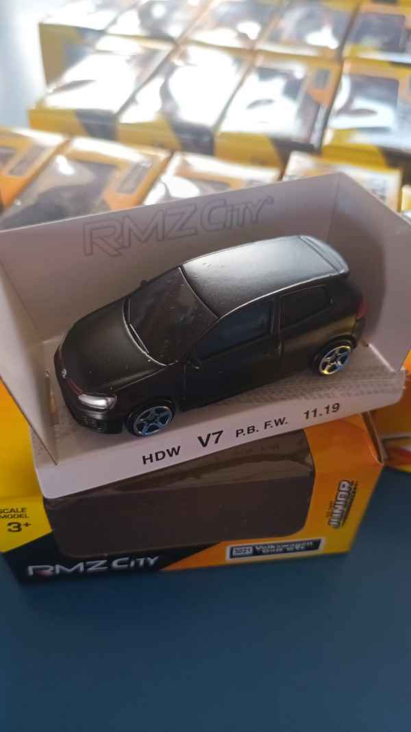 Volkswagen Golf GTI 1/64 black RMZ City