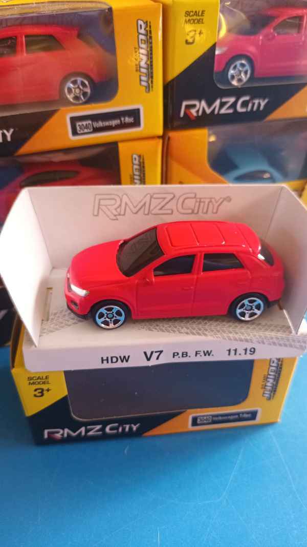 Volkswagen T-roc red 1/64 RMZ City