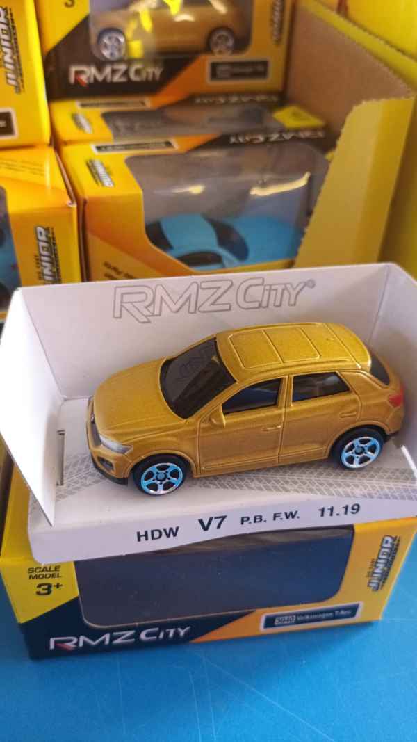 Volkswagen T-roc gold 1/64 RMZ City